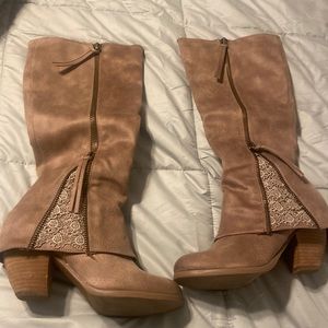 Gorgeous Lace Brown Boots 8
